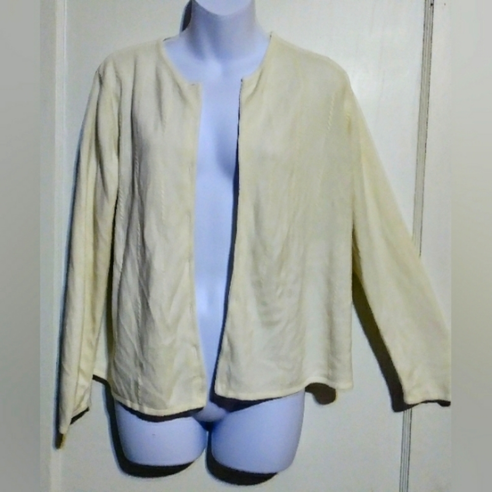 LADIES WHITE CARDIGAN SWEATER